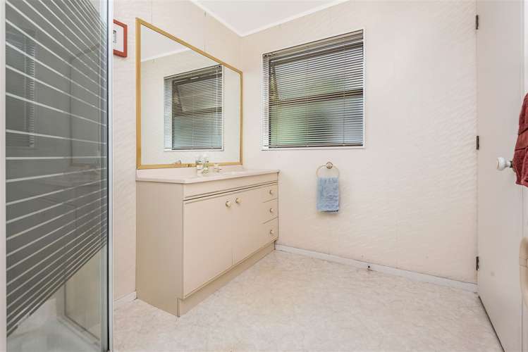 6 Marine Parade Mellons Bay_18