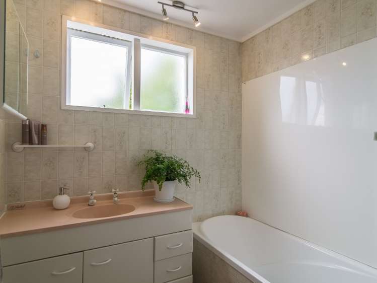 12 Maybury Way Island Bay_11