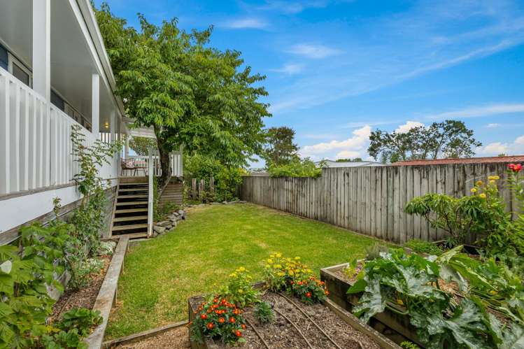 1/32 Neil Avenue Te Atatu Peninsula_13