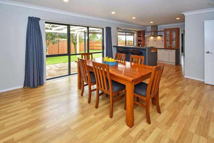 8 Aberdeen Crescent Wattle Downs_2