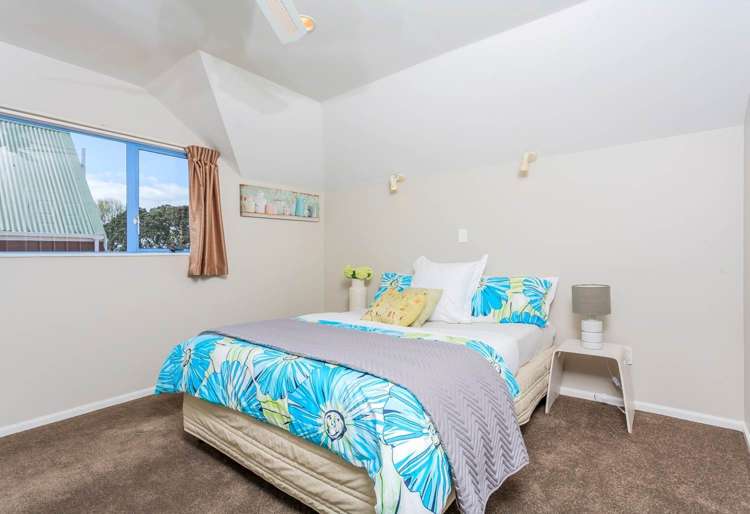 83 Old Lake Road Narrow Neck_18