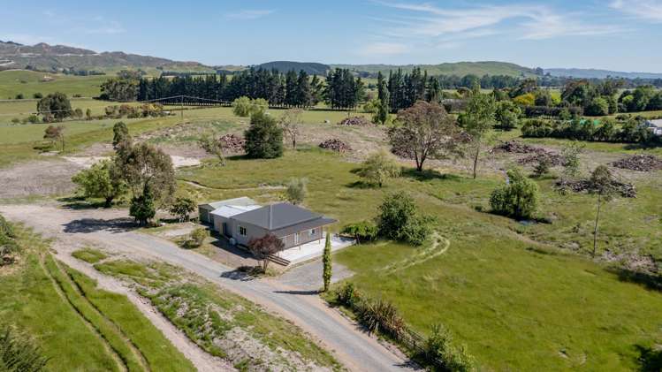302 White Road Waipawa_18