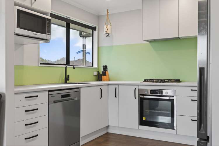 5 Cemetery Road Sanson_14