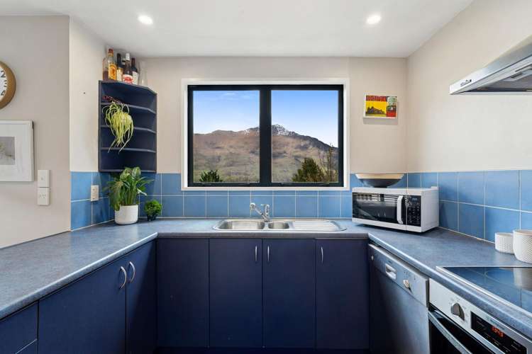 33 Arawata Terrace Fernhill/Sunshine Bay_7