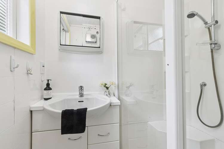 15 Spur Grove Titahi Bay_17