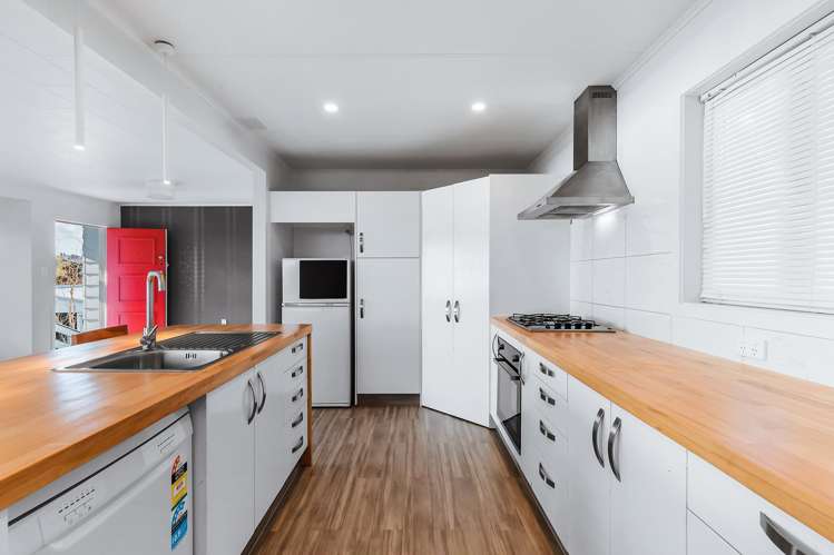 44 Tremaine Avenue Two Mile Bay_6