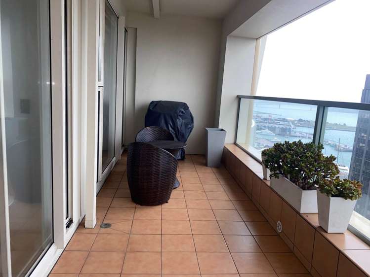 2405/8 Albert Street City Centre_4