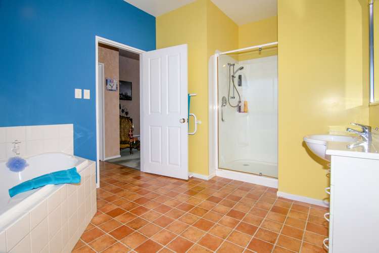 331 Utopia Road Westport_10