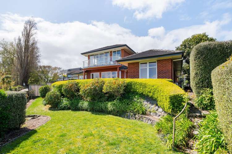 807 + 807a River Road Chartwell_29