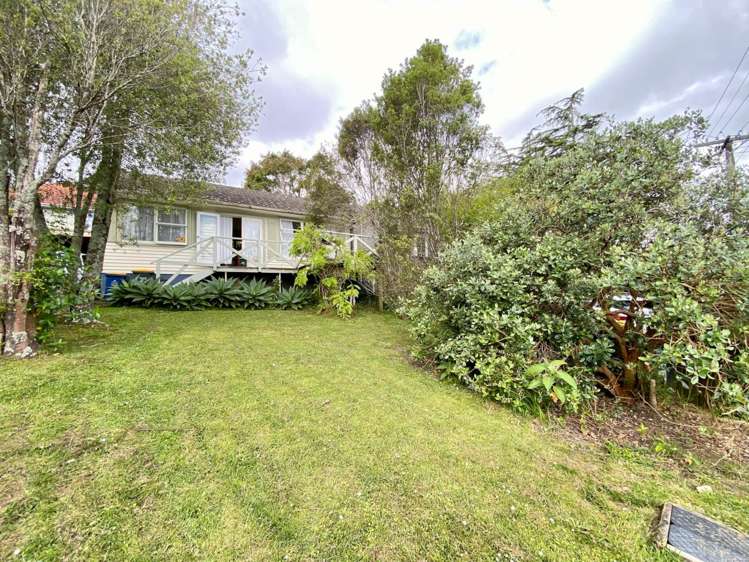 1/2 Derwent Crescent Titirangi_9