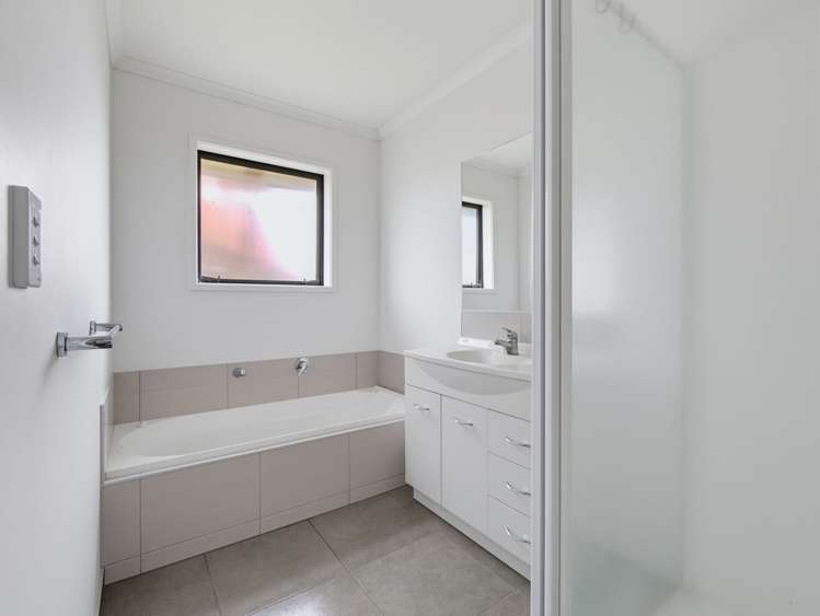 63 Carroll place Owhata_13