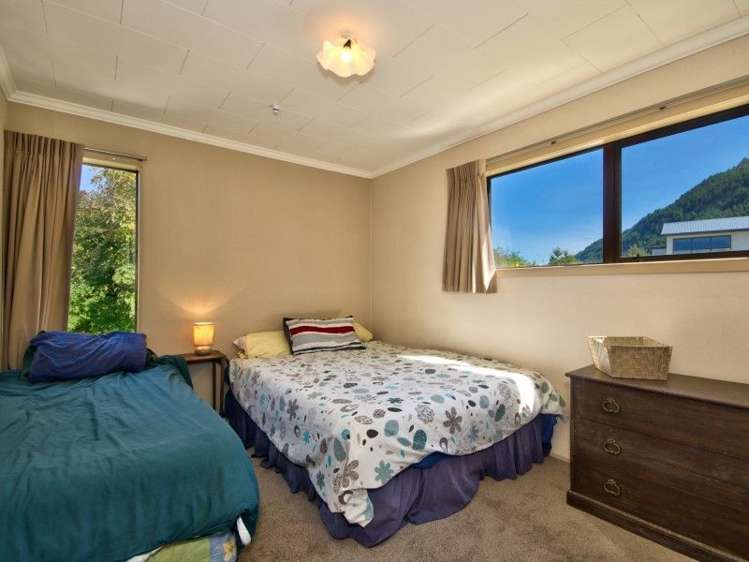 7 Greenstone Place Fernhill/Sunshine Bay_7