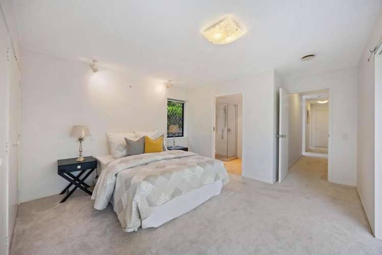 33 Voltaire Court Botany Downs_16