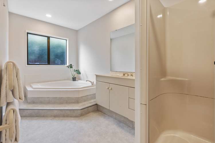 78 Regency Crescent Redwood_13