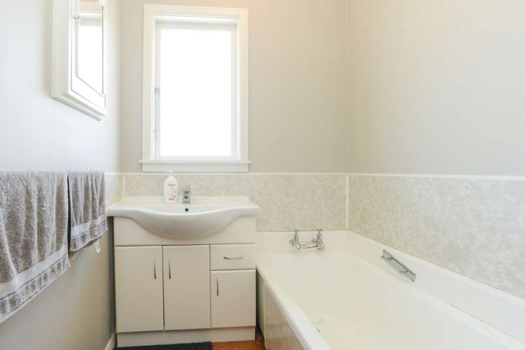 4 Elizabeth Place Clive_10