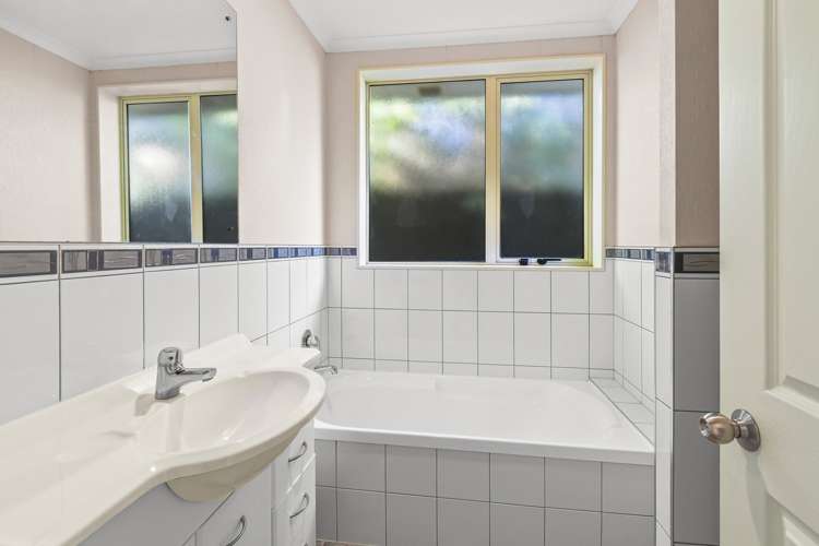 6 Richard Halse Drive Manurewa_10