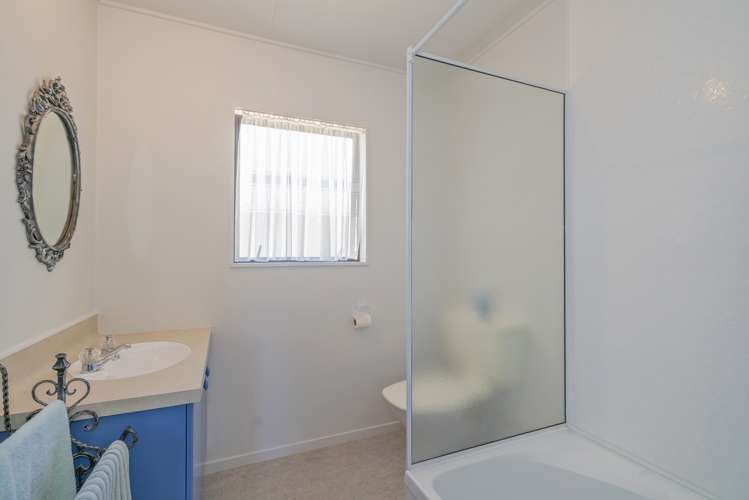 11 Coronation Row Pauanui_12