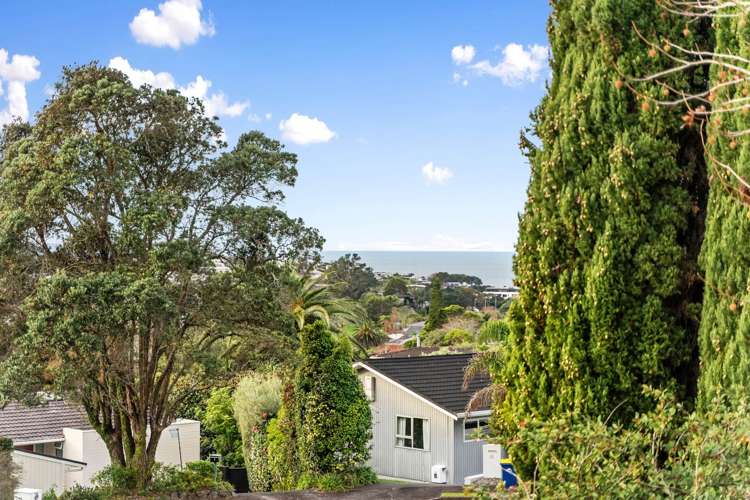 18 Surville Place Mairangi Bay_21