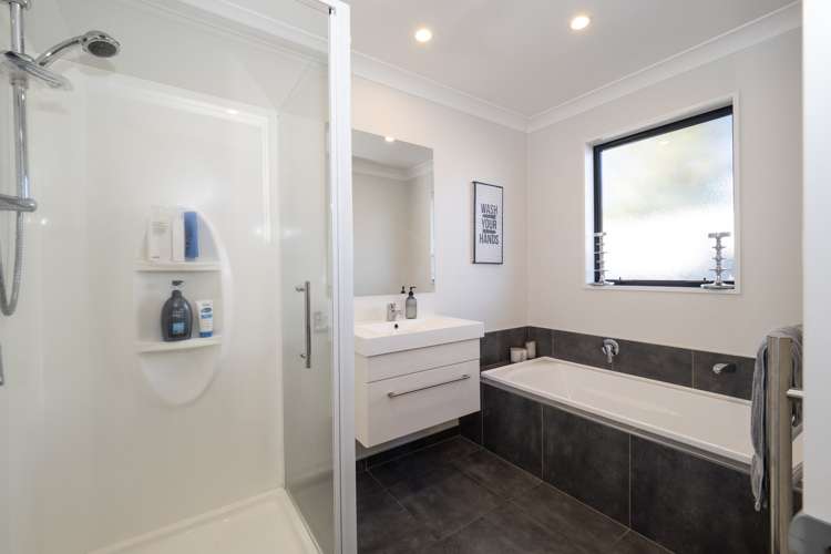 6 Woodham Drive Allenton_14