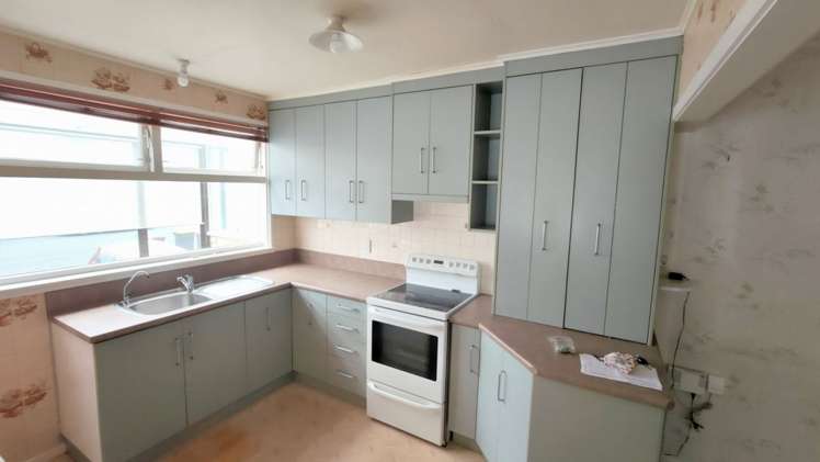 77A Lowe Street Avenal_18