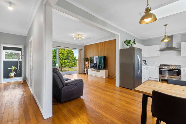 1835 Egmont Road Kaimiro_10