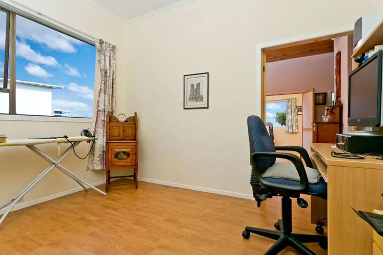 85 Pupuke Road Northcote_11