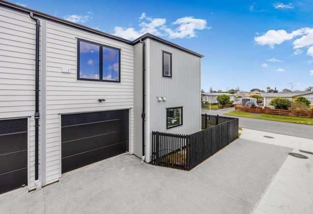 Spacious Modern Living, Close to Everything