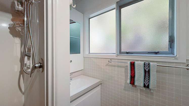 7 Lucy Road Waiomu_21