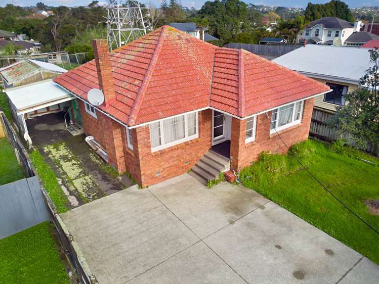24 White Swan Road_5