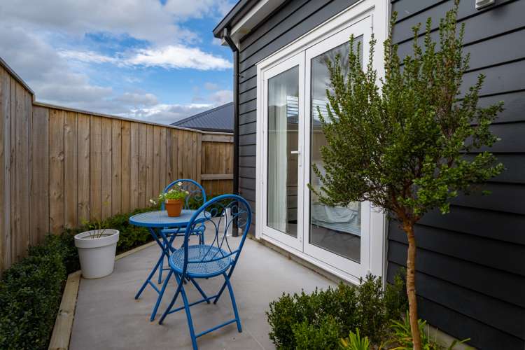 34 Harvard Road Burleigh_13