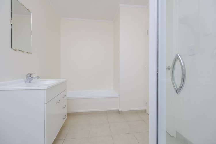 33 Hewlett Road Massey_13