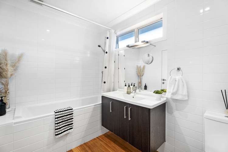 55 Seaview Road Castor Bay_13