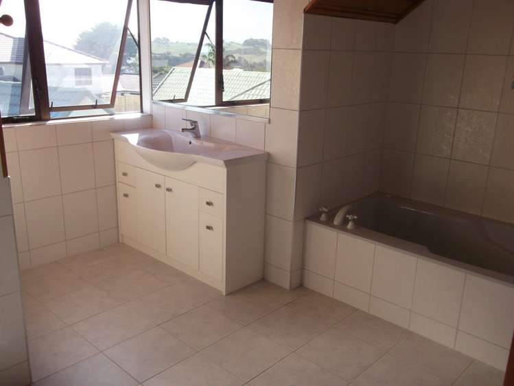 243 Hill Road The Gardens_17