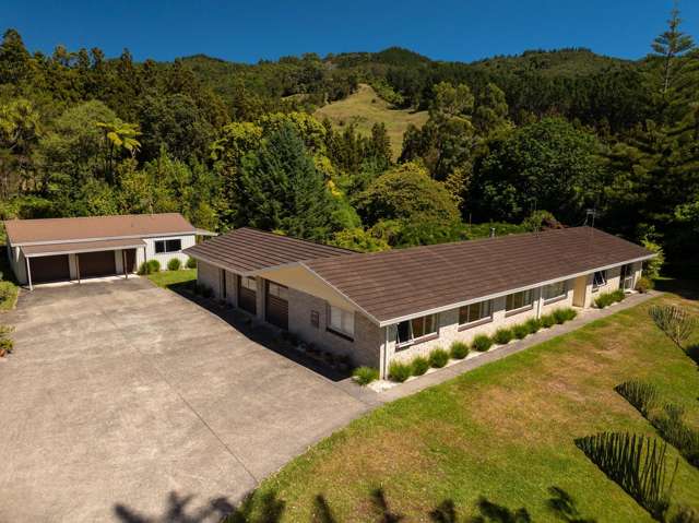 Endless Opportunities! 6-Bed Home on 2-Hectares