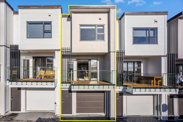 Modern T/H in Prime Belmont Location