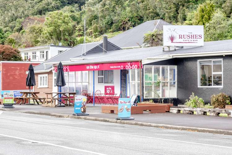 33 Main Road Harihari_23