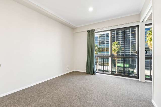 4J/18 Ronwood Avenue Manukau_2
