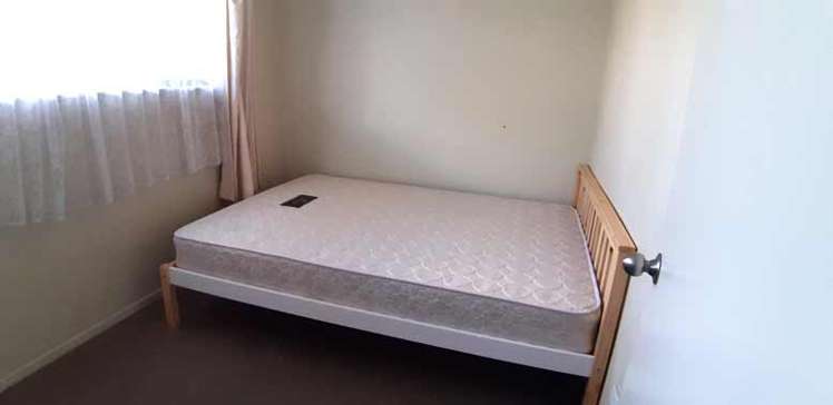 1/100 Bradbury Road Botany Downs_5