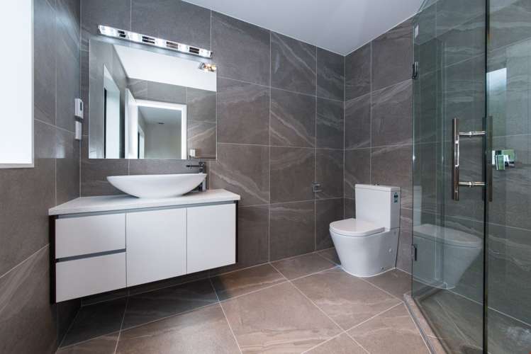 8a Dalwhinnie Parade Highland Park_18