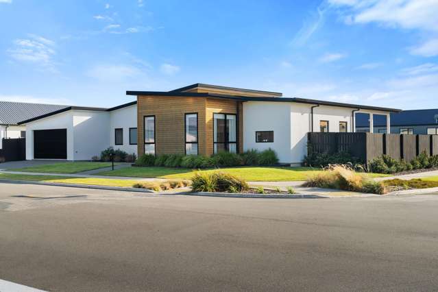 Impeccably Finished Family Living
