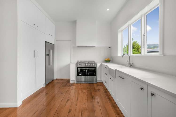 2 Richard Grove Stokes Valley_6