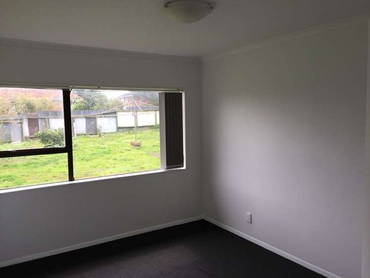 12 Castaing Crescent Te Atatu South_6
