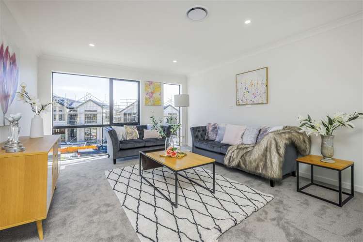 5 Woodacre Street Flat Bush_10