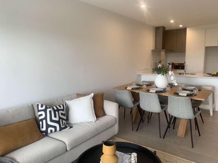 2/18 PARAONE CRESCENT "WAIATA SHORES" Takanini_3