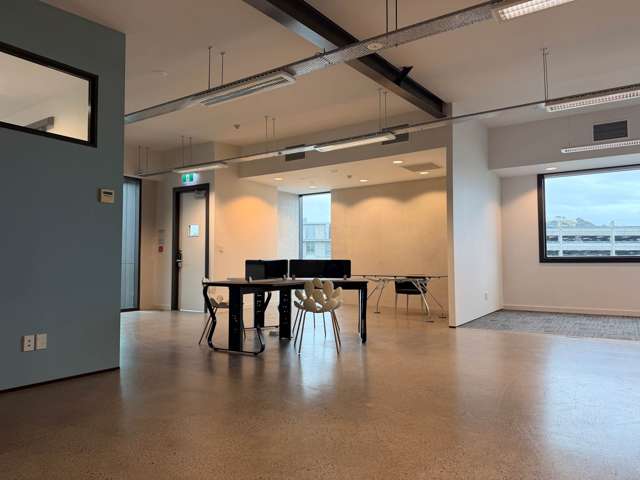 PREMIUM GRAFTON OFFICE