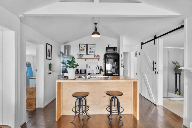 8 Fourth Avenue Onetangi_4