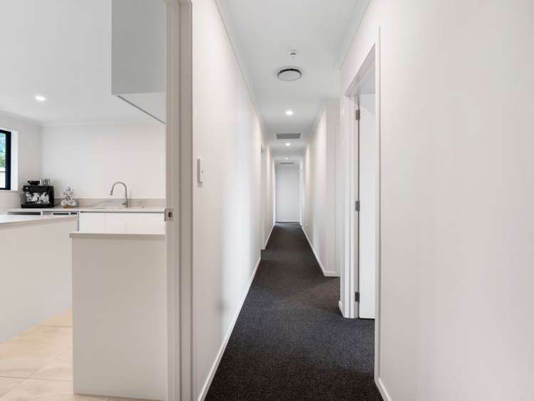 19 Lloyd Crescent Pukehangi_10