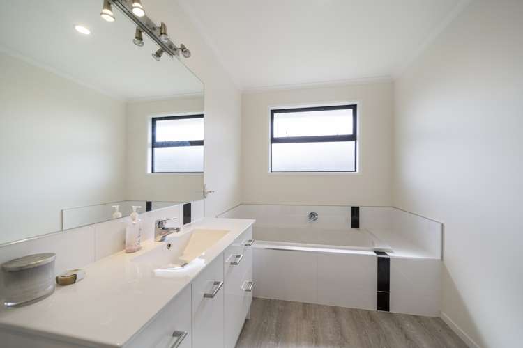 4 Ongarui Close Whalers Gate_9