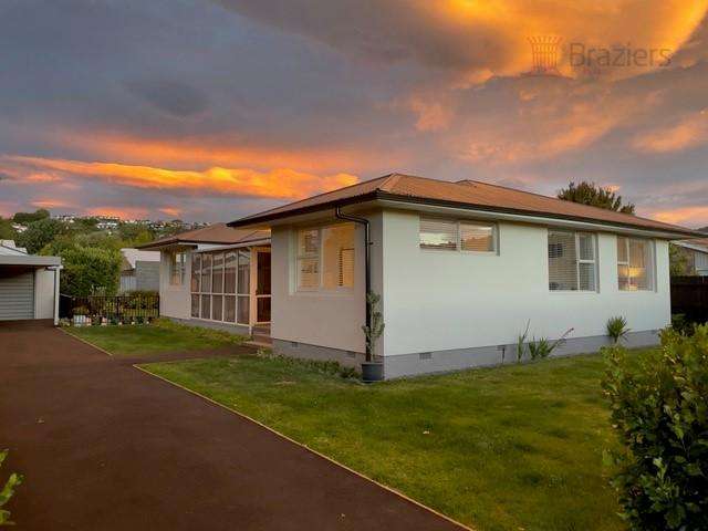 Contemporary in Cracroft!