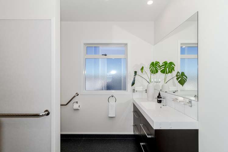 563 Marine Parade Napier South_11